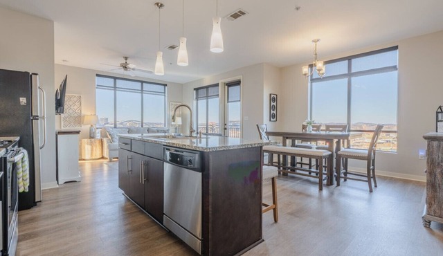 Luxurious Downtown Corner 2bd2bth-City/River-#320