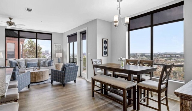 Luxurious Downtown High floor Corner-2bd2bth-#520