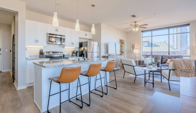 Luxurious Downtown High floor Corner-2bd2bth-#420- Parking included