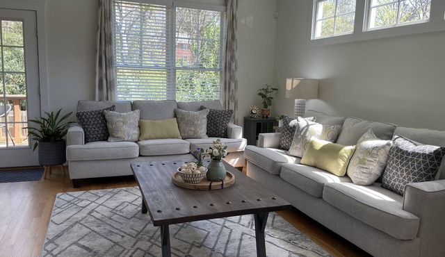 Luxurious Downtown Home with 4 King Beds, 3min to downtown, 5min to Duke