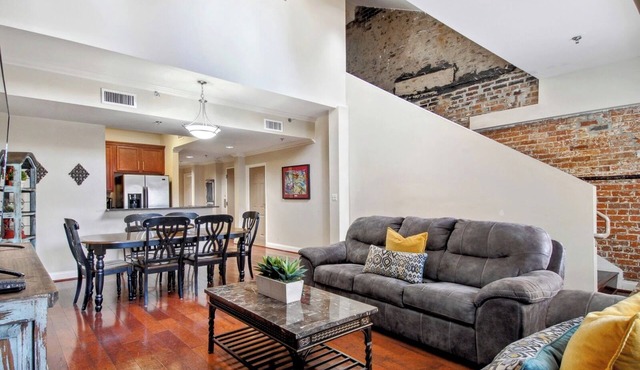Luxurious Dual-Master SuitesnSuperdome, French Quarter and Convention Center