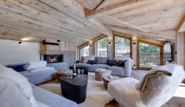 Luxurious Duplex in Val d'Isère - 4 Bedrooms, Sauna, Parking, Near Ski Lifts