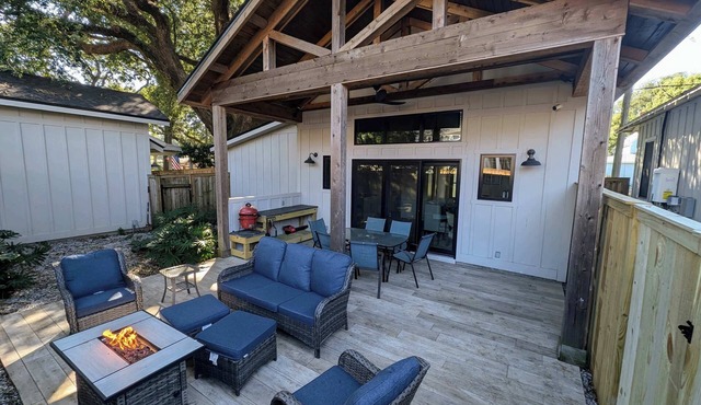 Luxurious East Hill Guest House w/King Bed!
