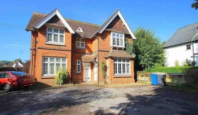 Luxurious Edwardian home near Windsor with parking