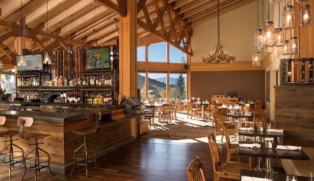 Luxurious + Elegant Condo for 8 | Great Location!