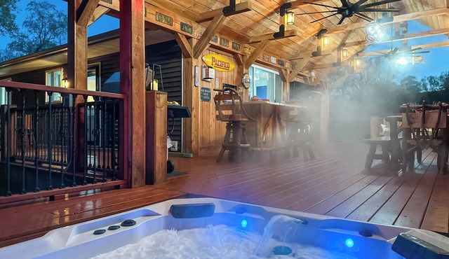 Luxurious Ellicottville Chalet with view of slopes & min to town! Pet Friendly!
