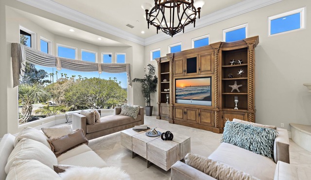 Luxurious Enclave with Pool, Tennis Court, batting cage and Stunning Views!