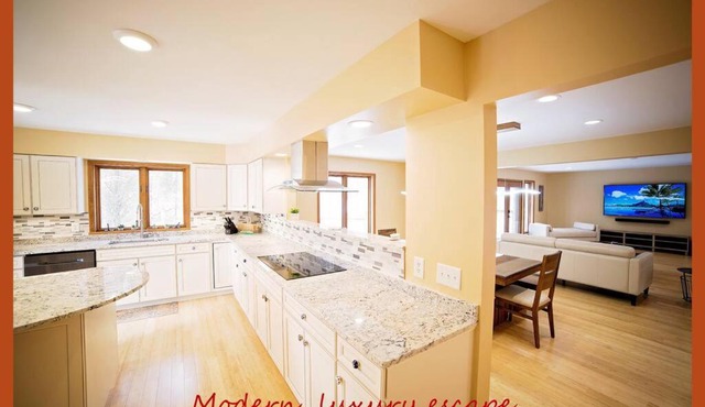 Luxurious Estate by Brown County 40 private acres