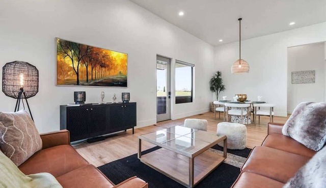 Luxurious Estate - Private Guesthouse Near Lake