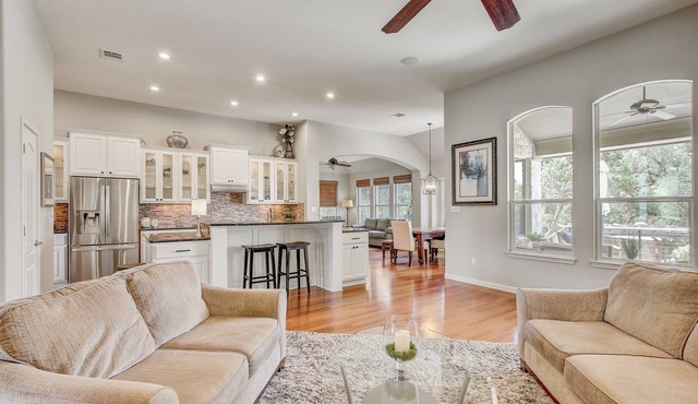 Luxurious Executive home. Pet-Friendly. 20 minutes ride to downtown Austin