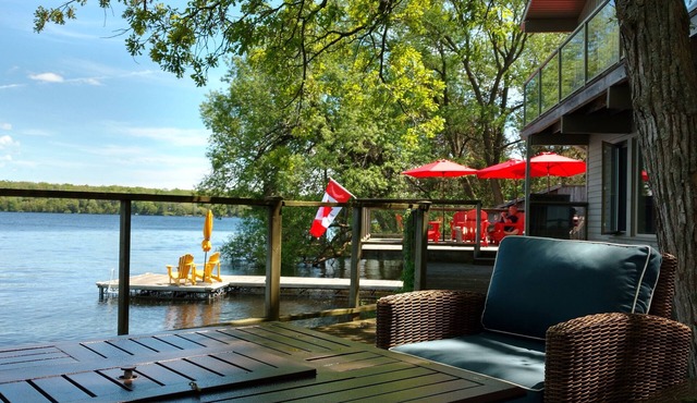 Luxurious, family and pet-friendly cottage in the heart of Prince Edward County