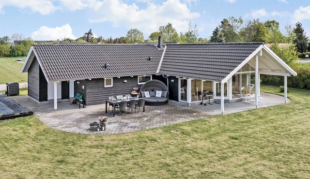 Luxurious family-friendly holiday home with spa
