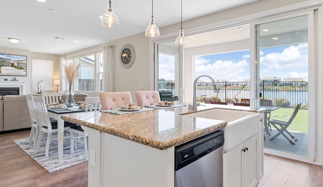 Luxurious Family Retreat Lakeside