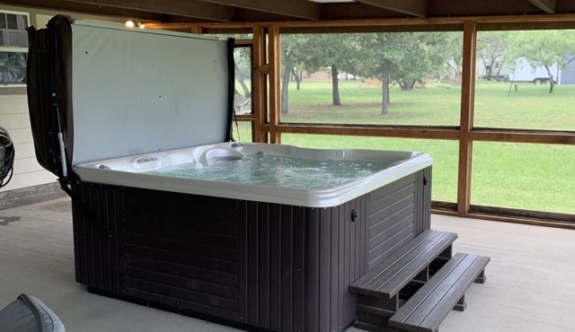 Luxurious, fishing, riding boat and fun at Richland Chambers at Lake front home