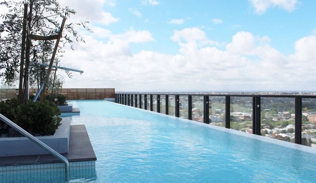 Luxurious Flemington with Stunning Racecourse View