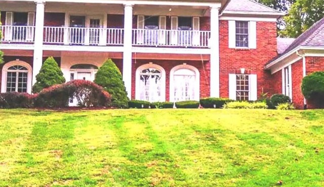 LUXURIOUS FLORISSANT ESTATE, “HOLIDAY SPECIAL “