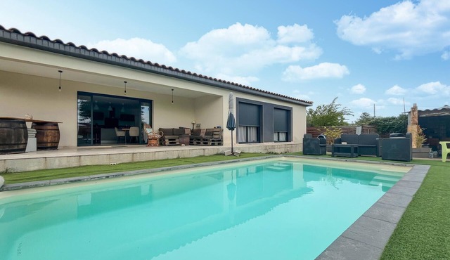 Luxurious home in St-Genies-de-Comolas
