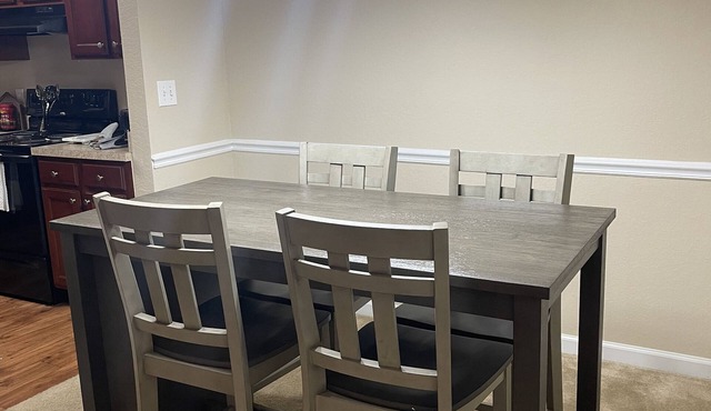 Luxurious Fully furnished 2bedroom 2 bathrooms 3rd floor apartment!