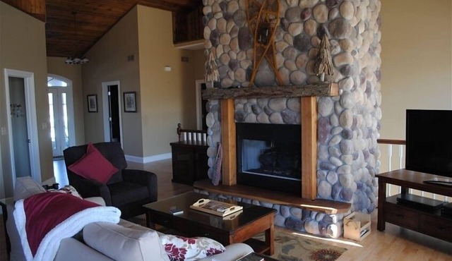 Luxurious Galena Territory 5 Bedroom home, Hot Tub, Firepit