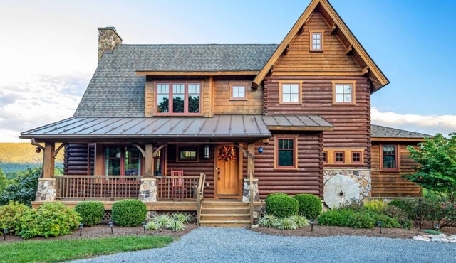 Luxurious, Game Room, Mountain Views