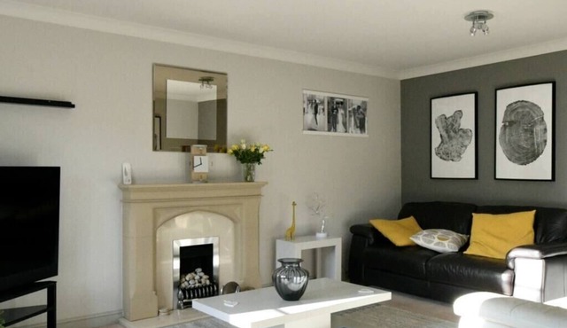 Luxurious and Serene 2BD Town House in Burley