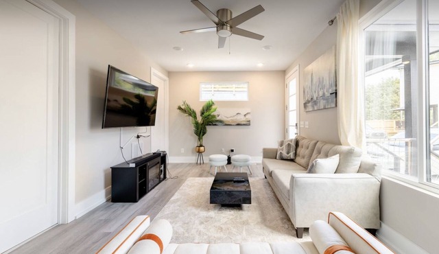 Luxurious Getaway Home with Rooftop Patio 10mins to downtown Durham and Duke