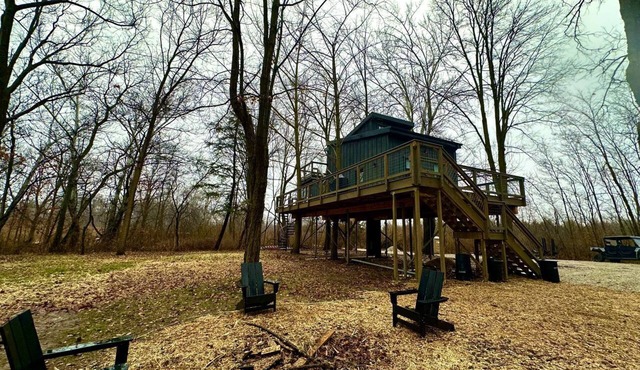 Luxurious Glamping Tree House at Starved Rock, Perfect for a Weekend Escape from Chicago