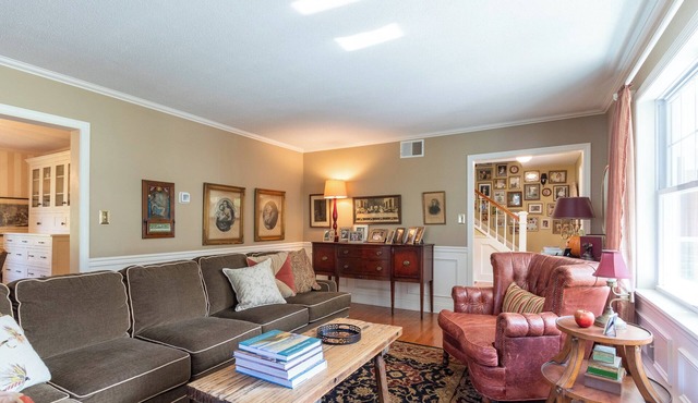 Luxurious, Gorgeous, Pristine, Convenient, Walkable 6-bedroom in State College!