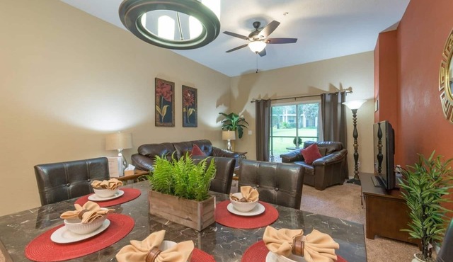 Luxurious Ground floor 3 bedroom updated Condo