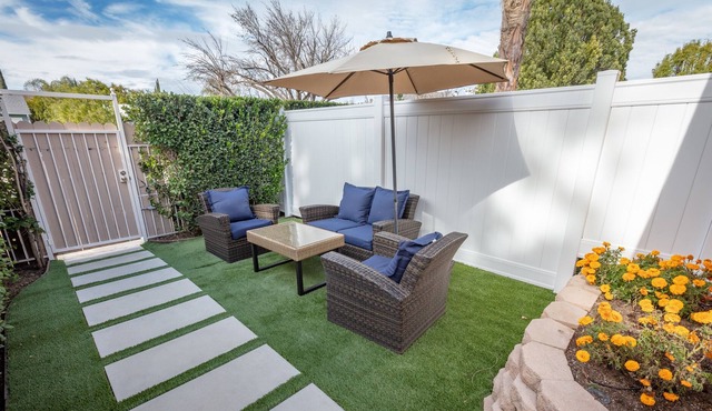 Luxurious Guest Suite with a Private Yard