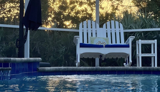 Luxurious Guesthouse*Sleeps 4*Pool & Spa*Gated Property* Minutes from the beach!