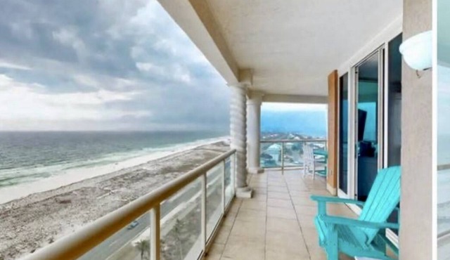 Luxurious Gulf Front 3 Bedroom Condo! Pools, Hot Tubs, Restaurant & Many Extras!