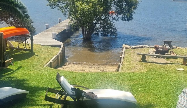 Luxurious Hamptons-Style Waterfront Cottage on Hawkesbury River in Brooklyn