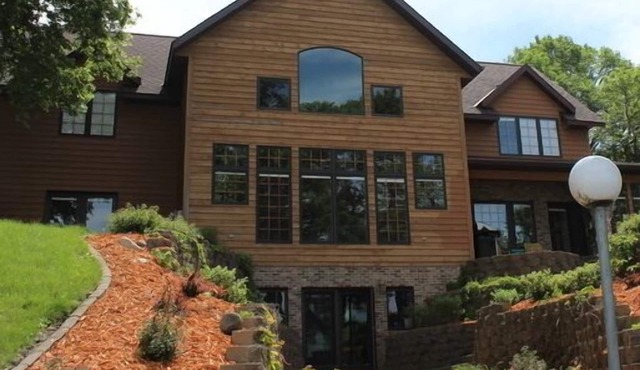 Luxurious handicapped accessible Home on Crystal Clear Green Lake in Spicer, MN