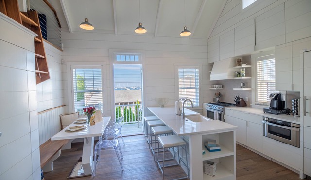 Luxurious Harbor View Twin Cottages! Walk & Bike To Everything!