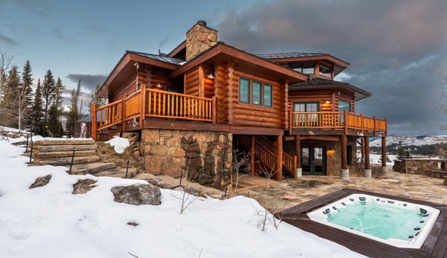 Luxurious Hillside Lodge on a Working Wyoming Ranch