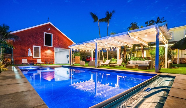 Luxurious Historic 3 Acre Starkey Estate/Pool/Hot Tub/Pool Table/Sleeps 46