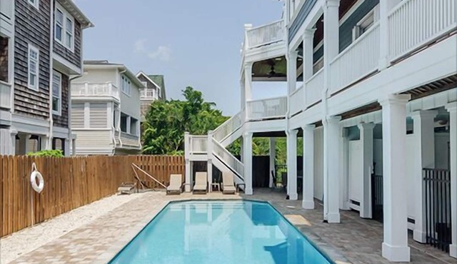 Luxurious home w pool, hot tub, elevator, and more
