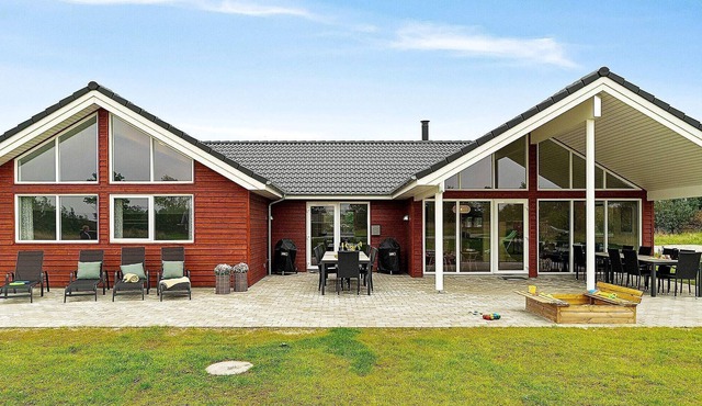 Luxurious Holiday Home in Grenå with Whirlpool