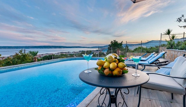 Luxurious home in Kastel Kambelovac with sauna