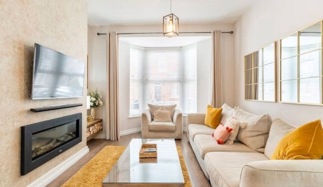 Luxurious Home 60 seconds to Liverpool FC Stadium