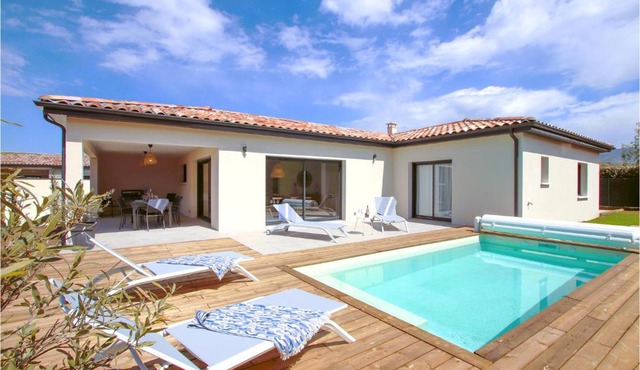 Luxurious Home In La Bégude De Mazenc