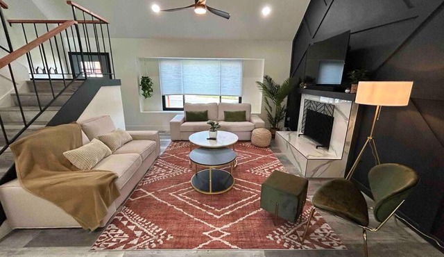 Luxurious Home - Gameroom - Cowboy Pool