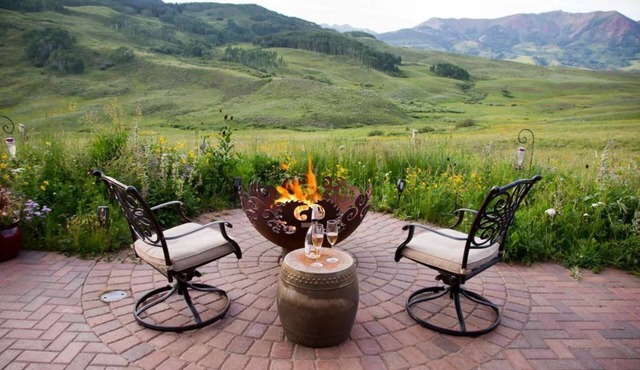 Luxurious home huge views many amenities hot tub grill Ski & wildflower paradise