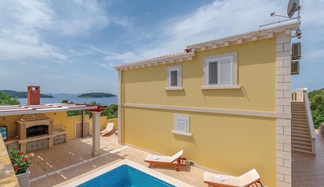 Luxurious home in Blato