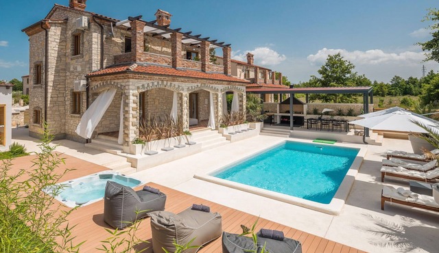 Luxurious home in Cabrunici with sauna