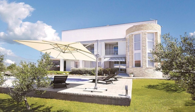 Luxurious home in Debeljak with sauna