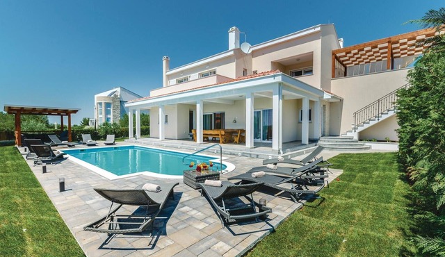 Luxurious home in Debeljak with sauna