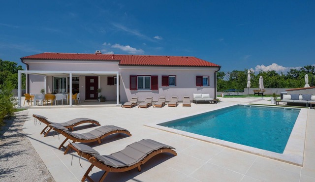 Luxurious home in Mali Vareski