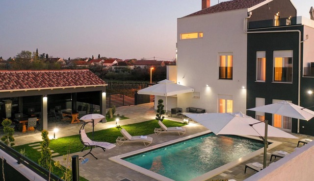 Luxurious home in Zemunik Donji